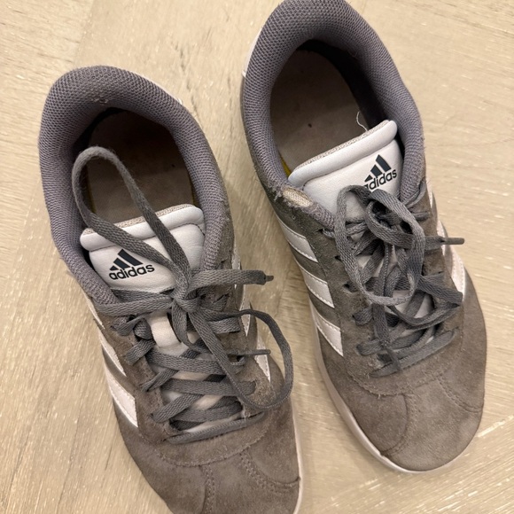 adidas‎ VL Court Gray School Casual Shoes kids Shoes Size 4 - Picture 3 of 10